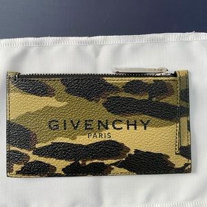 NWT $375 Givenchy logo zipper top card holder